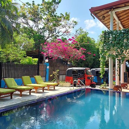 Mirissa Blue Whale Holiday Hotel Esterno foto